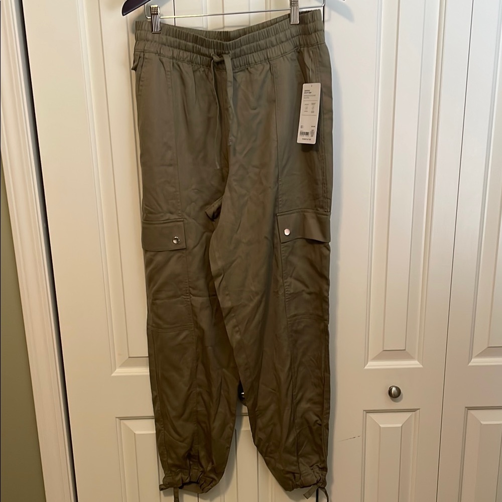 Athleta Green Cargo Pants with Elastic Waistband and Cuffs